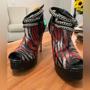 Dollhouse, red, white, and red tiger, striped heels! Size 9